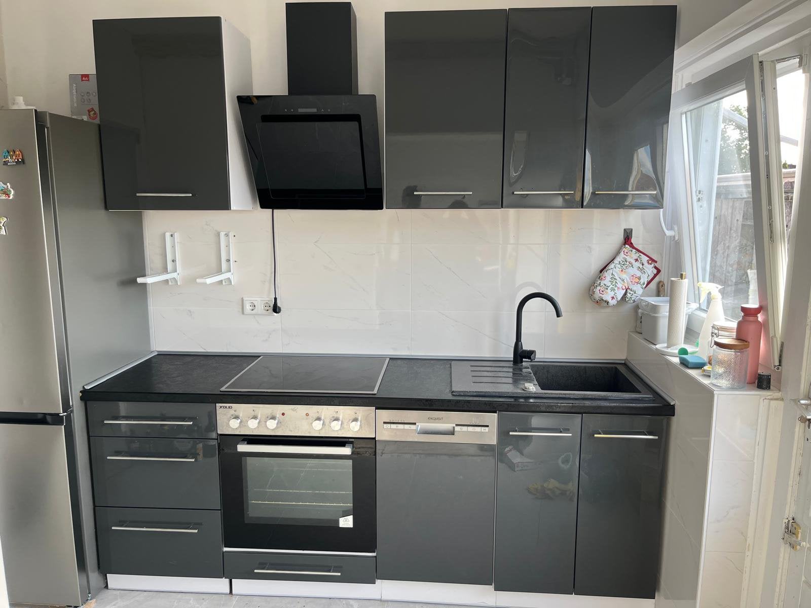 Keuken inclusief apparatuur, Ophalen, Gebruikt, Zwart, Hout