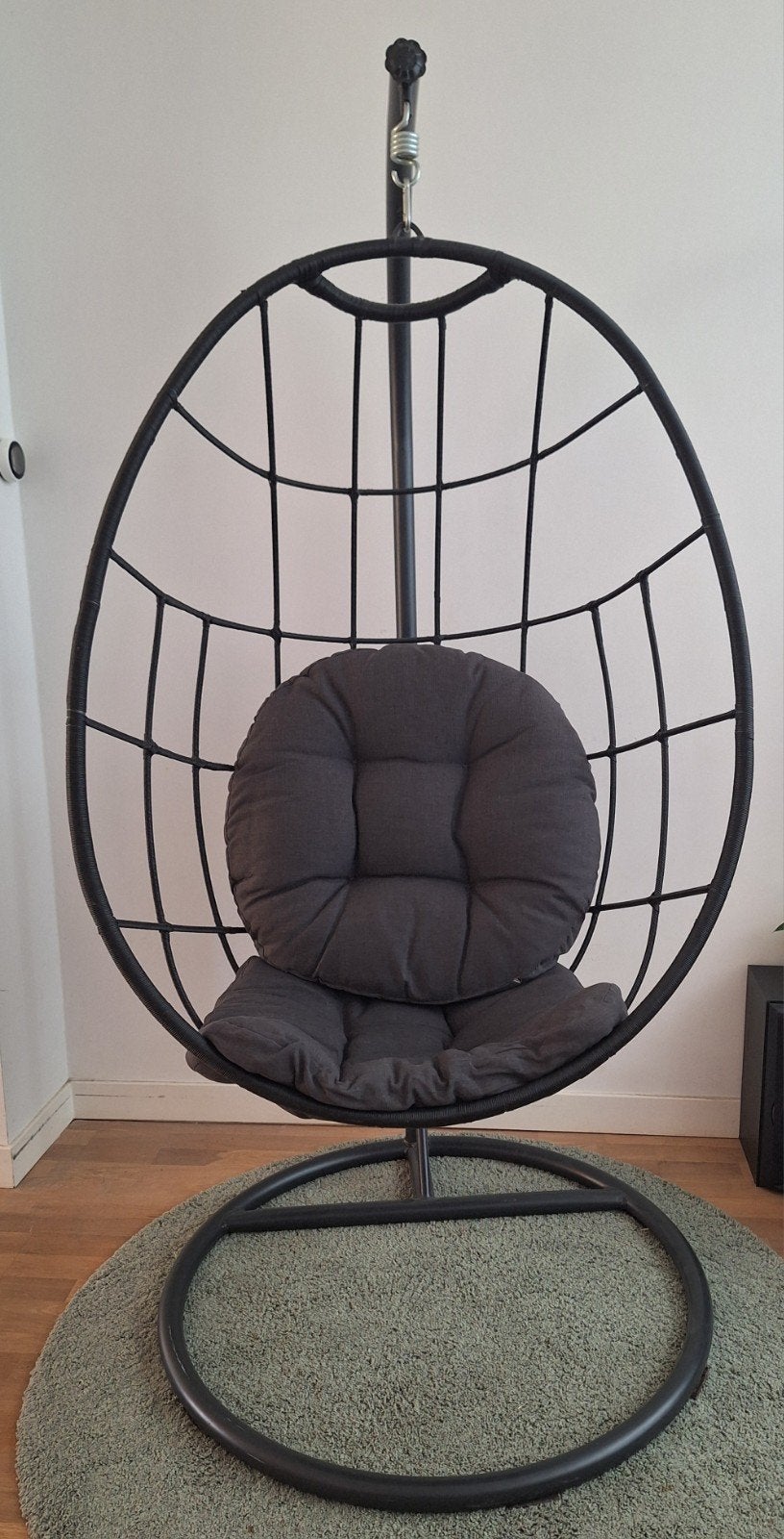 Hangstoel ei, Ophalen, Rotan