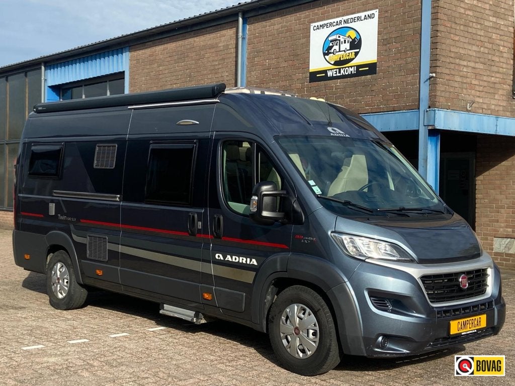 Adria Twin Platinum 640 SLX Enkele bedden Euro 6 !, Caravans en Kamperen, Buscamper of Camperbus, Ringverwarming, Fiat, Tot en met 2