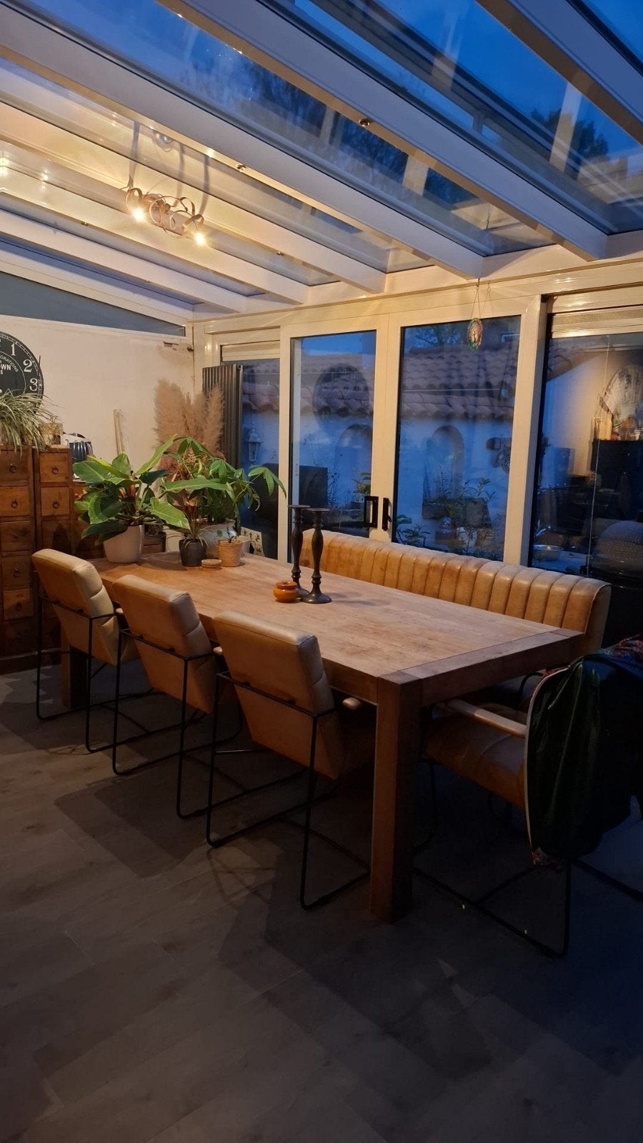 Robuuste eettafel met bank en stoelen, Huis en Inrichting, Tafels | Eettafels, Ophalen, Gebruikt, Overige materialen, 100 tot 150 cm