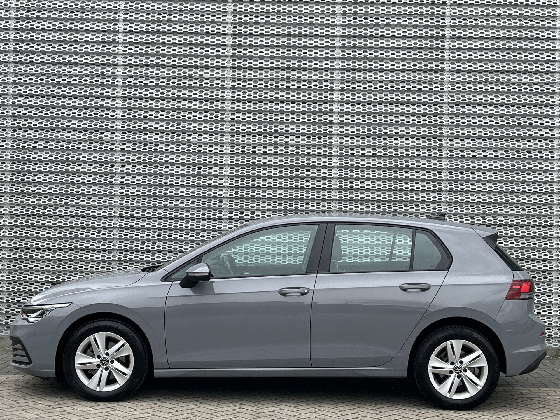 Volkswagen Golf 1.5 TSI Life / App connect / Parkeersensoren, Voorwielaandrijving, 12 maanden, Stof, 4 cilinders