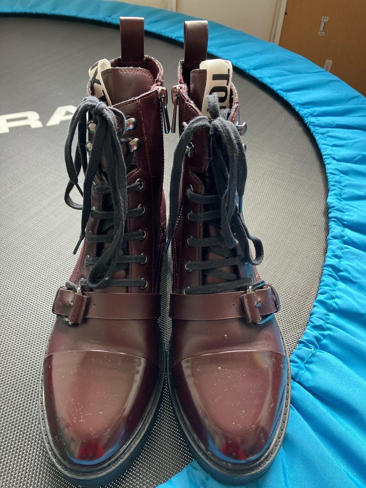 Stradivarius bordeauxrode veterlaarzen maat 38, Ophalen of Verzenden, Zo goed als nieuw, Rood, Lage of Enkellaarzen