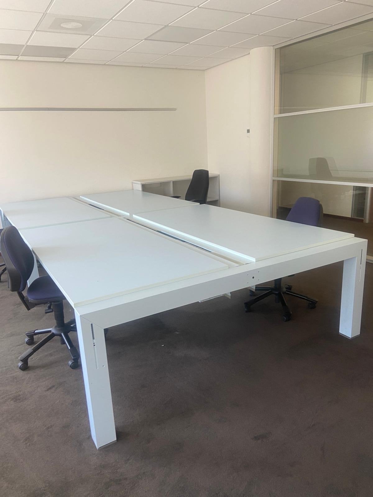 GRATIS WERKPLEKKEN / BUREAUS 4 gekoppelde bureauwerkplekken, Huis en Inrichting, Ophalen, Overige materialen, Gebruikt, 100 tot 150 cm
