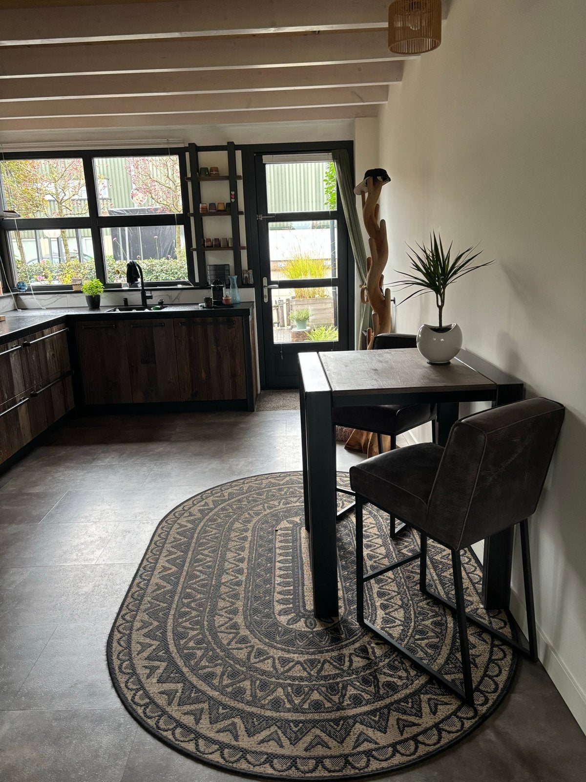 Set van 2 barkrukken met bartafel, bruin dik leer, Twee, Bruin, Zo goed als nieuw, Industrieel