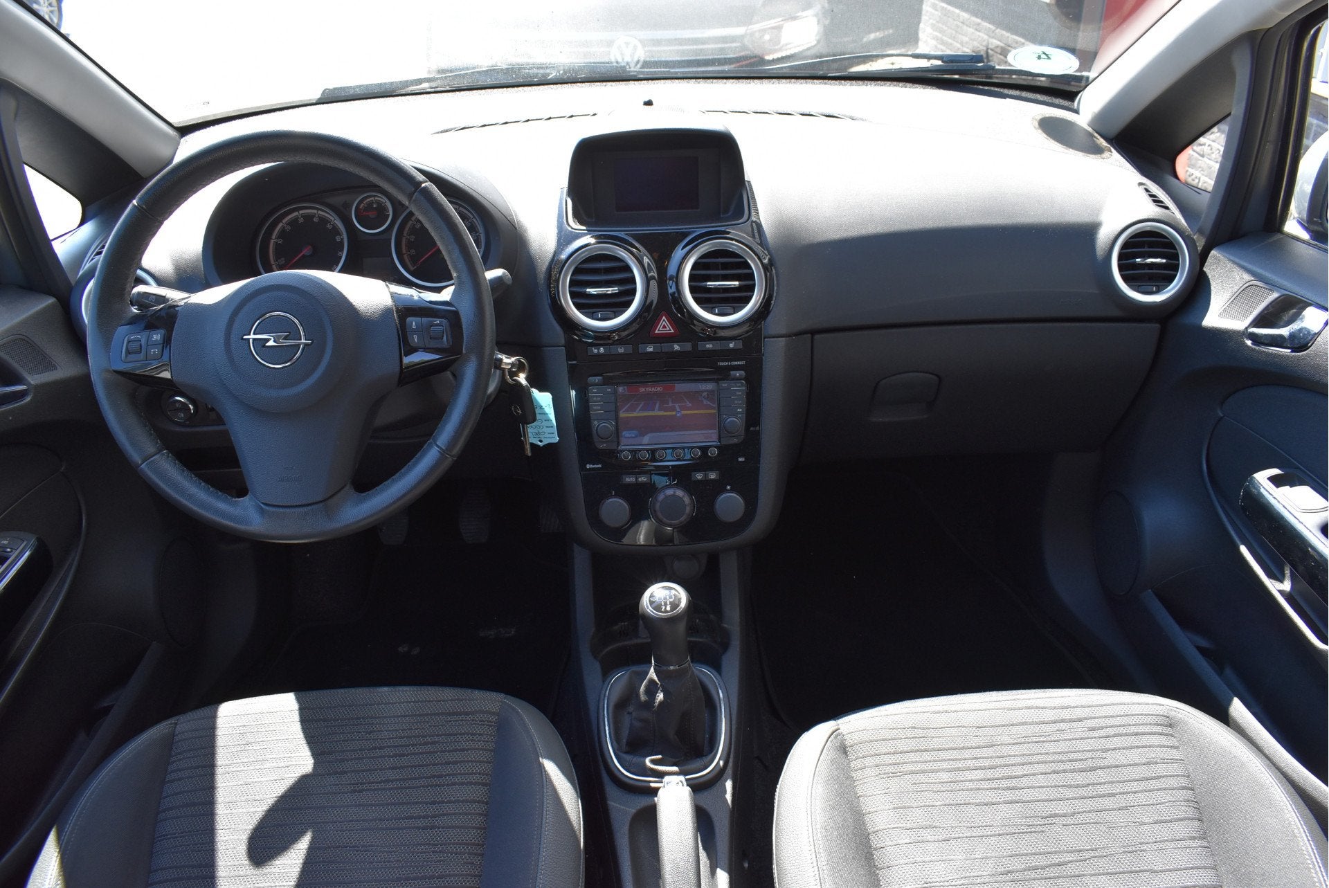 Opel Corsa 1.2-16V BlitZ Stoel/stuurverwarming, Cruise contr, Auto's, Voorwielaandrijving, Euro 5, Gebruikt, 750 kg