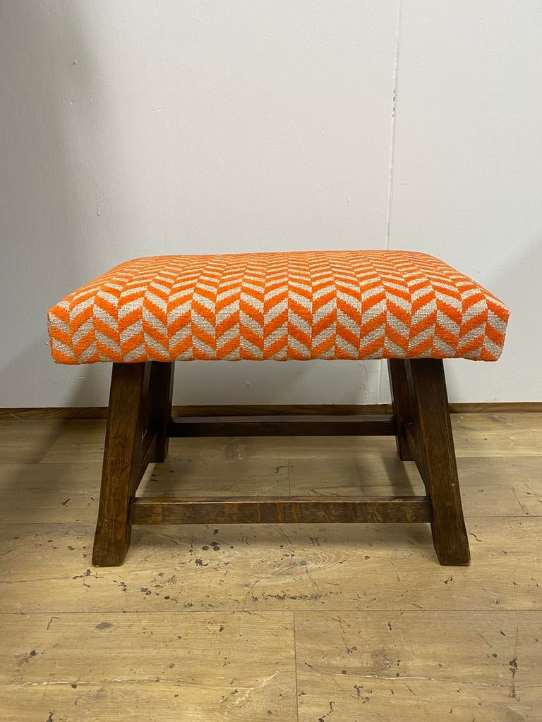 Krukje, voetenbankje oranje, Ophalen, Zo goed als nieuw, Rechthoekig, Minder dan 50 cm
