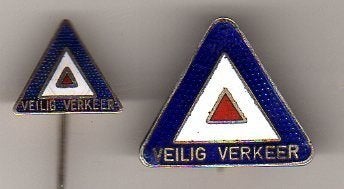 2 speldjes VEILIG VERKEER EMAILLE (A4), Ophalen of Verzenden, Gebruikt, Overige onderwerpen