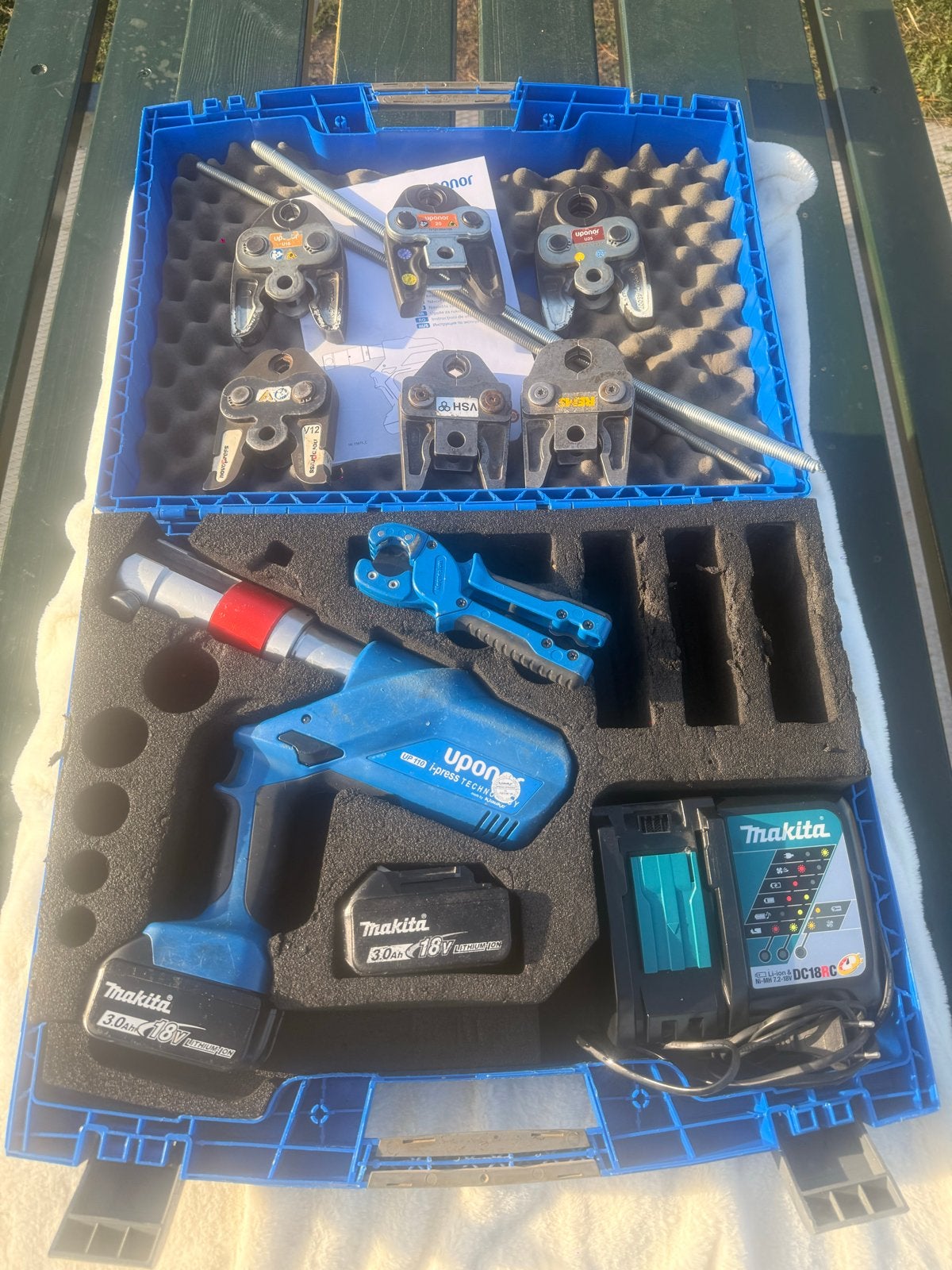 Uponor UP110 persmachine met 6 bekken, Doe-het-zelf en Verbouw, Ophalen, Gebruikt, Overige typen, Overige merken