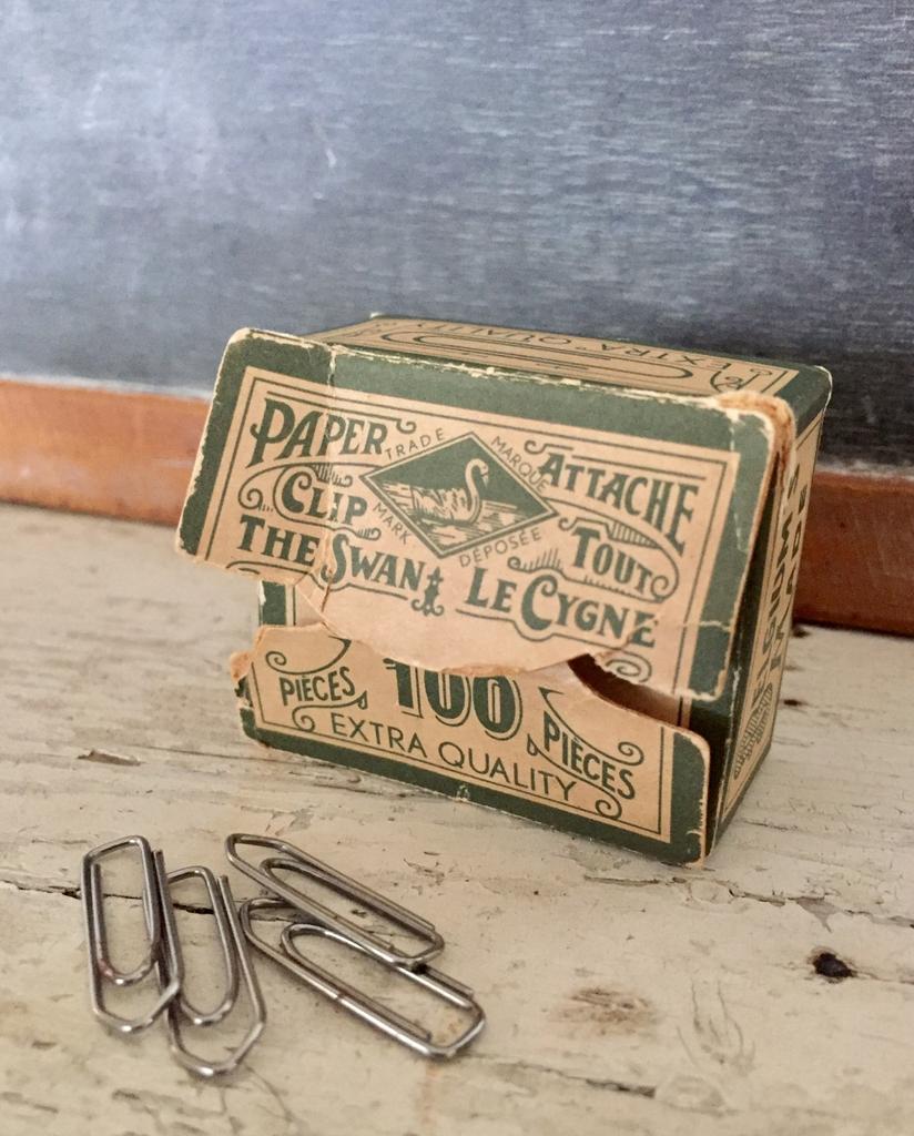 SALE…… brocante oud doosje gevuld met paperclips, Antiek en Kunst, Ophalen of Verzenden
