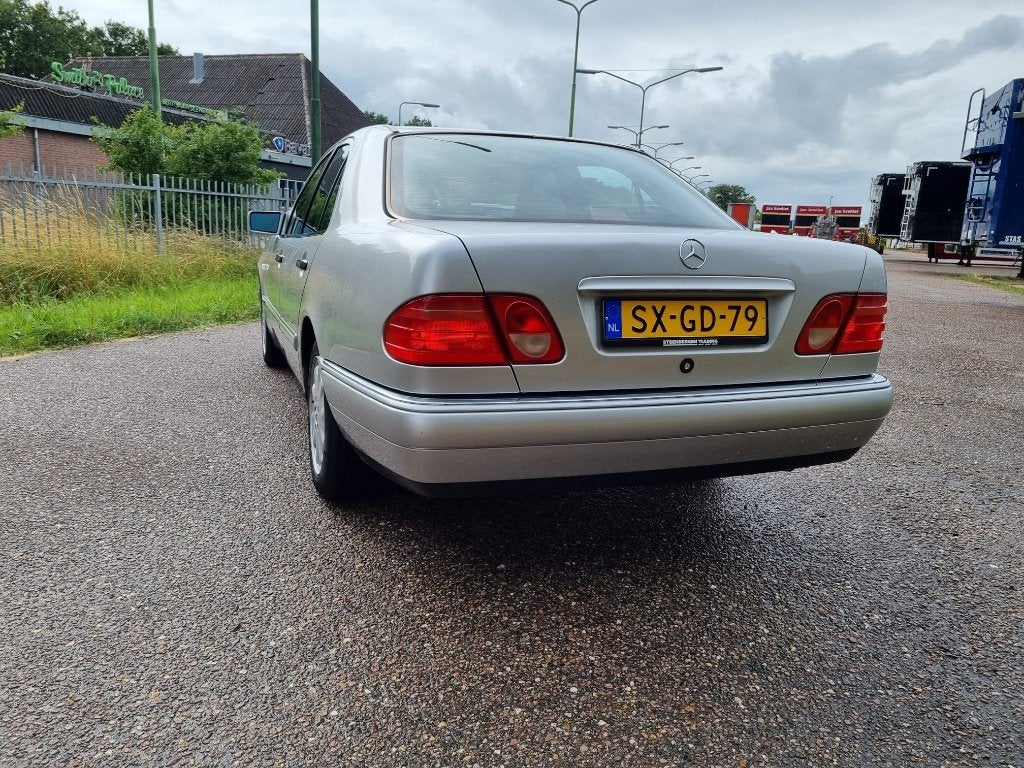 Mercedes-Benz E-Klasse 3.2 E320 Sedan Elegance Automaat W210, foto 3