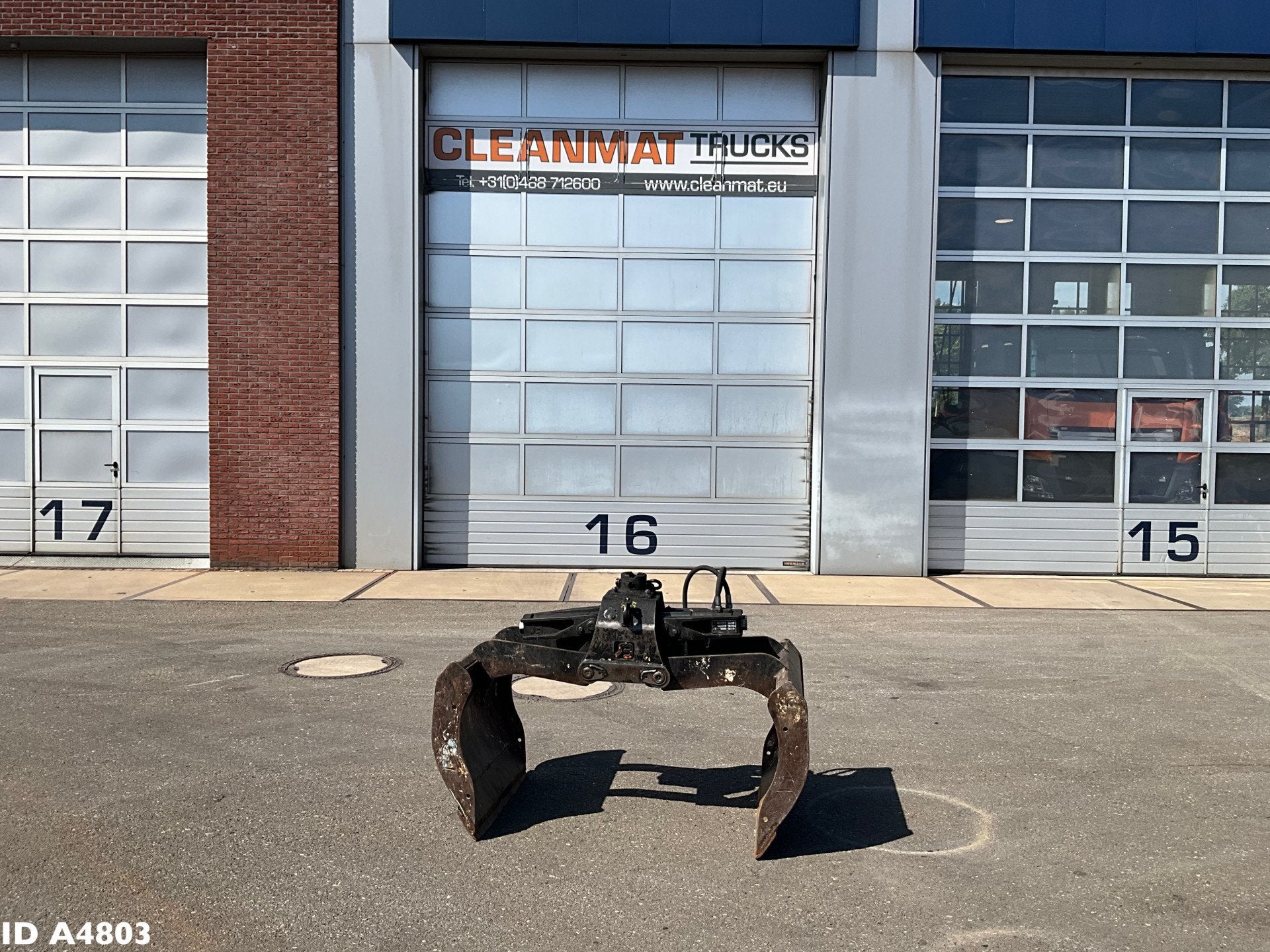 Bakker 0.4m³ schalenknijper (bj 2015), Clean Mat Trucks B.V., Sales@cleanmat.eu, Wageningsestraat 17
6673DB  ANDELST, NL