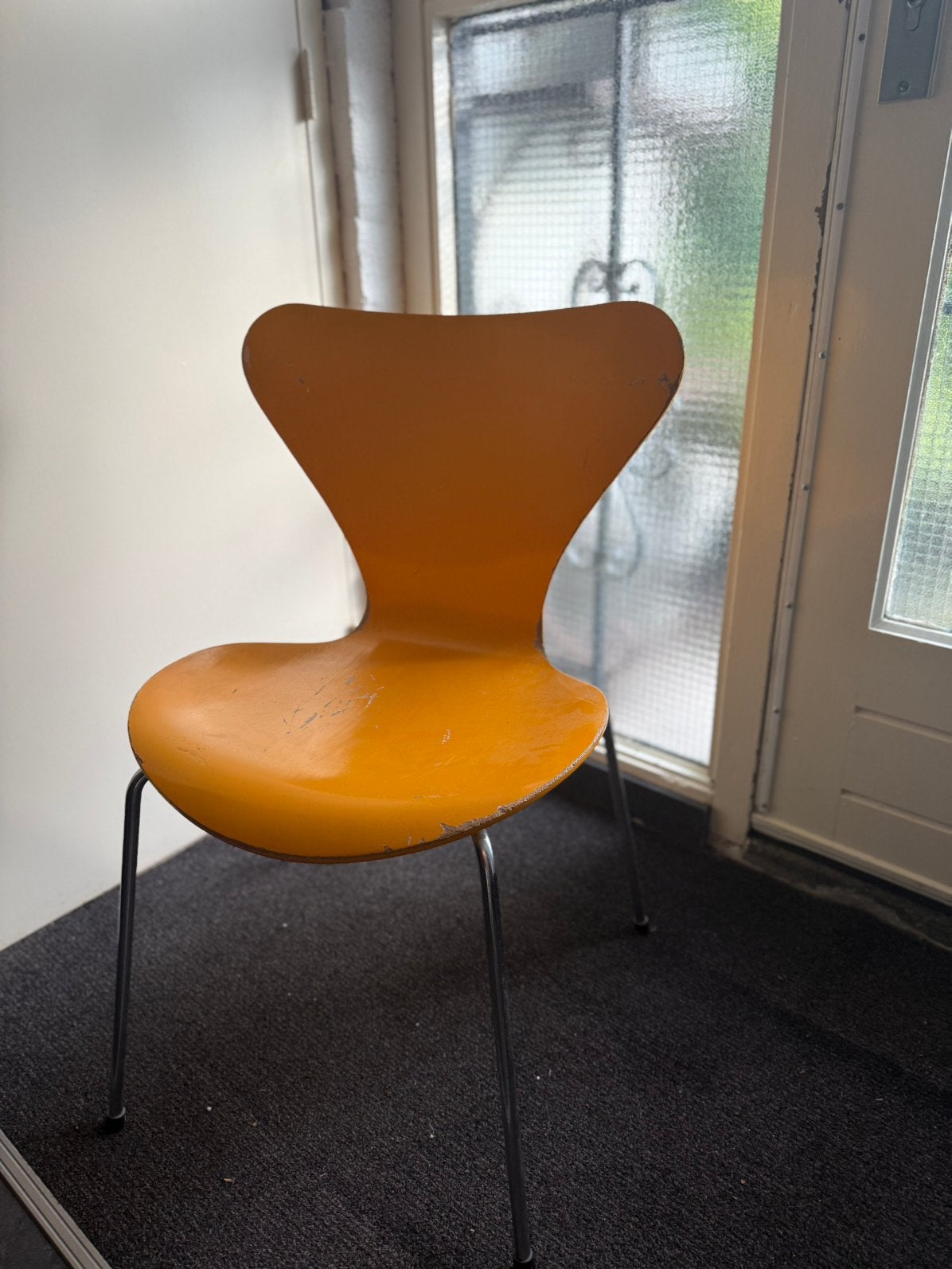 Arne Jacobsen stoel (2 oranje, 1 wit(gemaakt)), Ophalen, Minder dan 50 cm, Gebruikt, 75 tot 100 cm