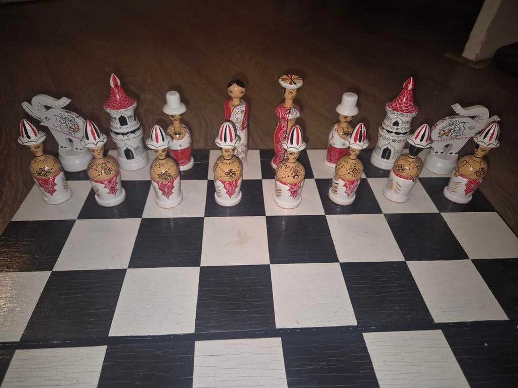 Uniek handgesneden schaakspel - Aziatische stijl, Ophalen of Verzenden, Gebruikt, Schaken