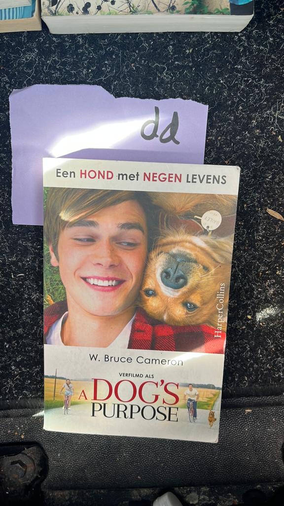Een Hond met Negen Levens - W. Bruce Cameron, Boeken, Ophalen of Verzenden, Zo goed als nieuw, Nederland