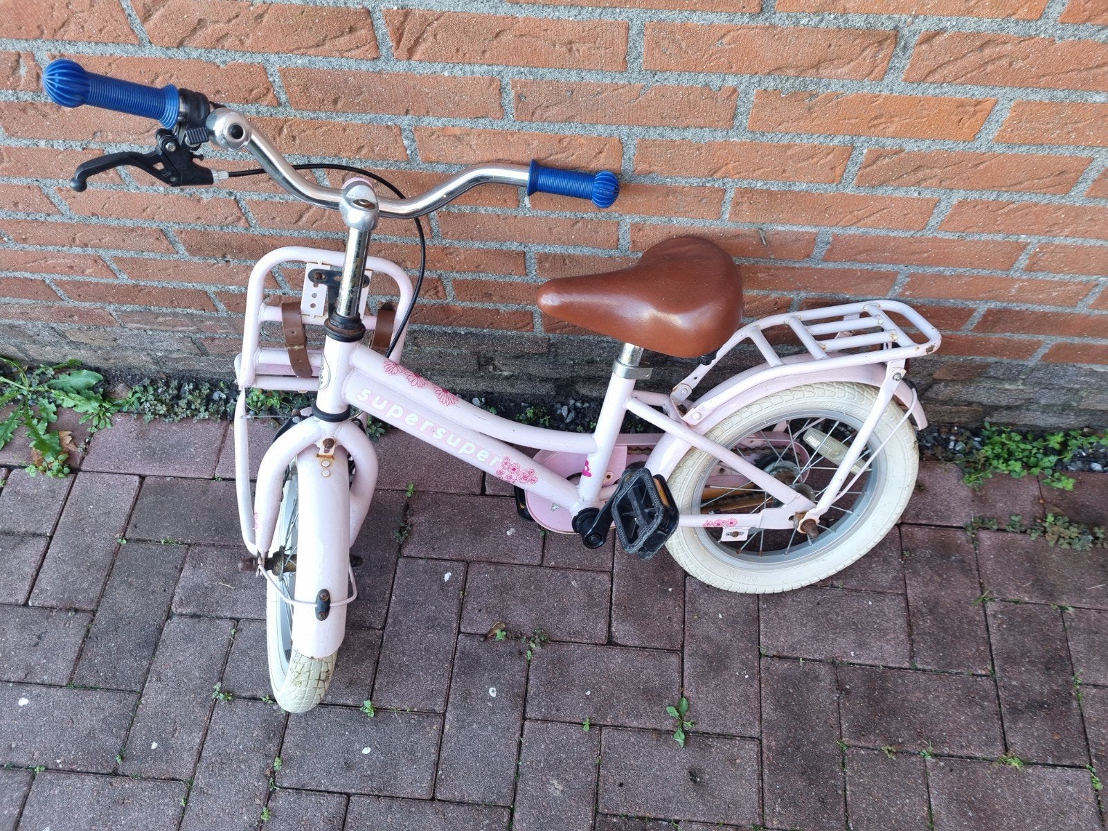 Roze kinderfiets Supersuper 14 inch met lichte beschadiginge, Fietsen en Brommers, Ophalen, Gebruikt, Velgrem, Minder dan 16 inch