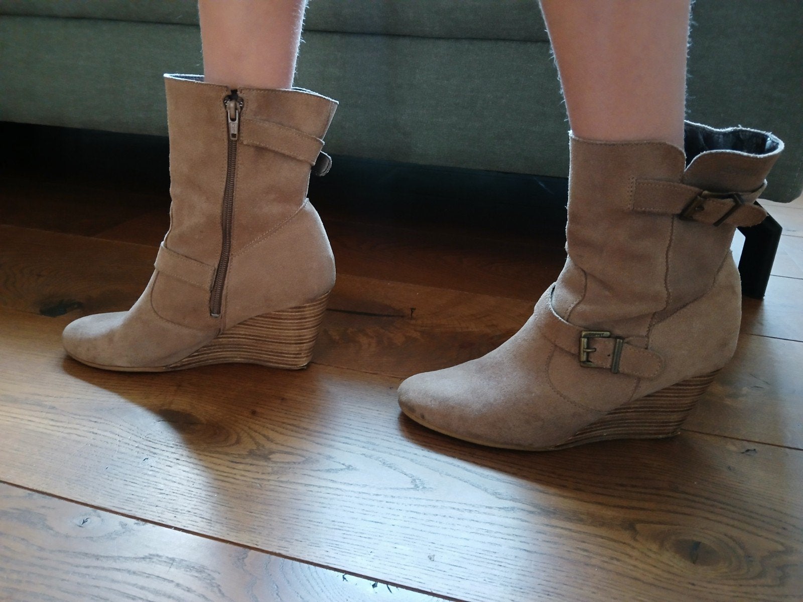 Esprit, Camel suede enkellaars met sleehak, maat 40, Kleding | Dames, Ophalen, Overige kleuren, Lage of Enkellaarzen, Gedragen