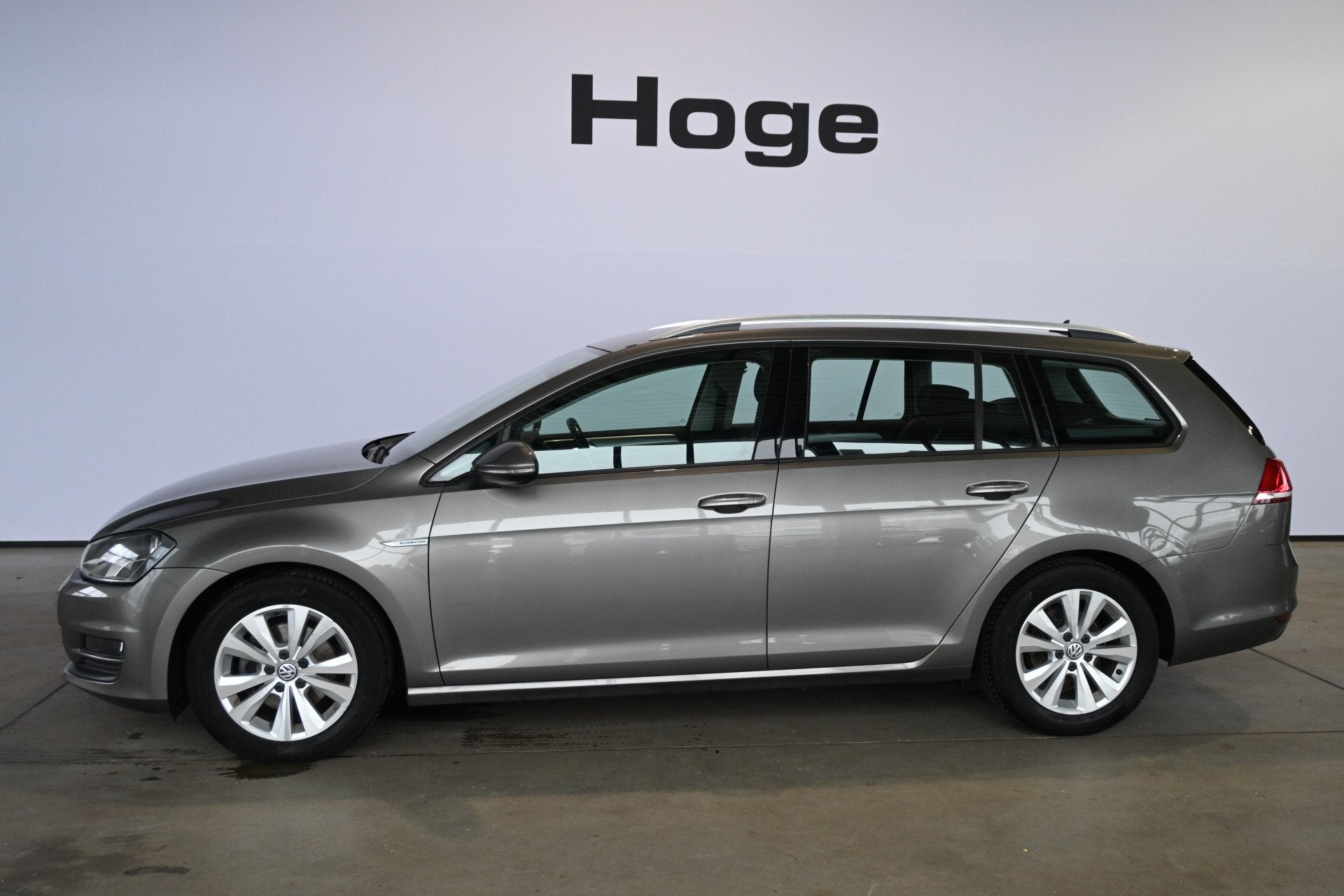 Volkswagen Golf Variant 1.0 TSI Connected Series Automaat Cl, Stof, Gebruikt, Met garantie (alle), 1210 kg