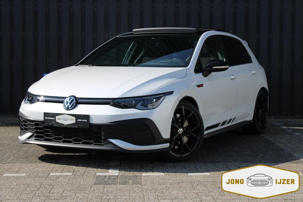 Volkswagen Golf 2.0 TSI GTI CLUBSPORT PANO HARMAN KAR HUD, Auto's, Volkswagen, Adaptive Cruise Control, 4 cilinders, 1984 cc, Wit