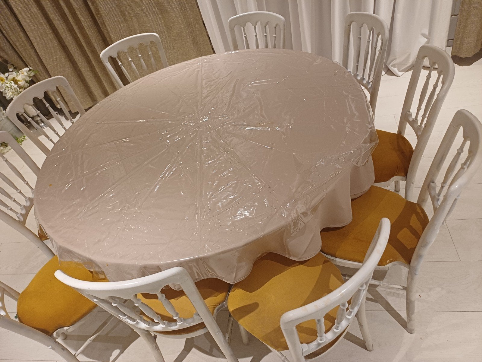 6 Ronde Tafels (180cm) met 60 Napoleon Stoelen Wit, Huis en Inrichting, Tafels | Eettafels, Ophalen, Gebruikt, 150 tot 200 cm