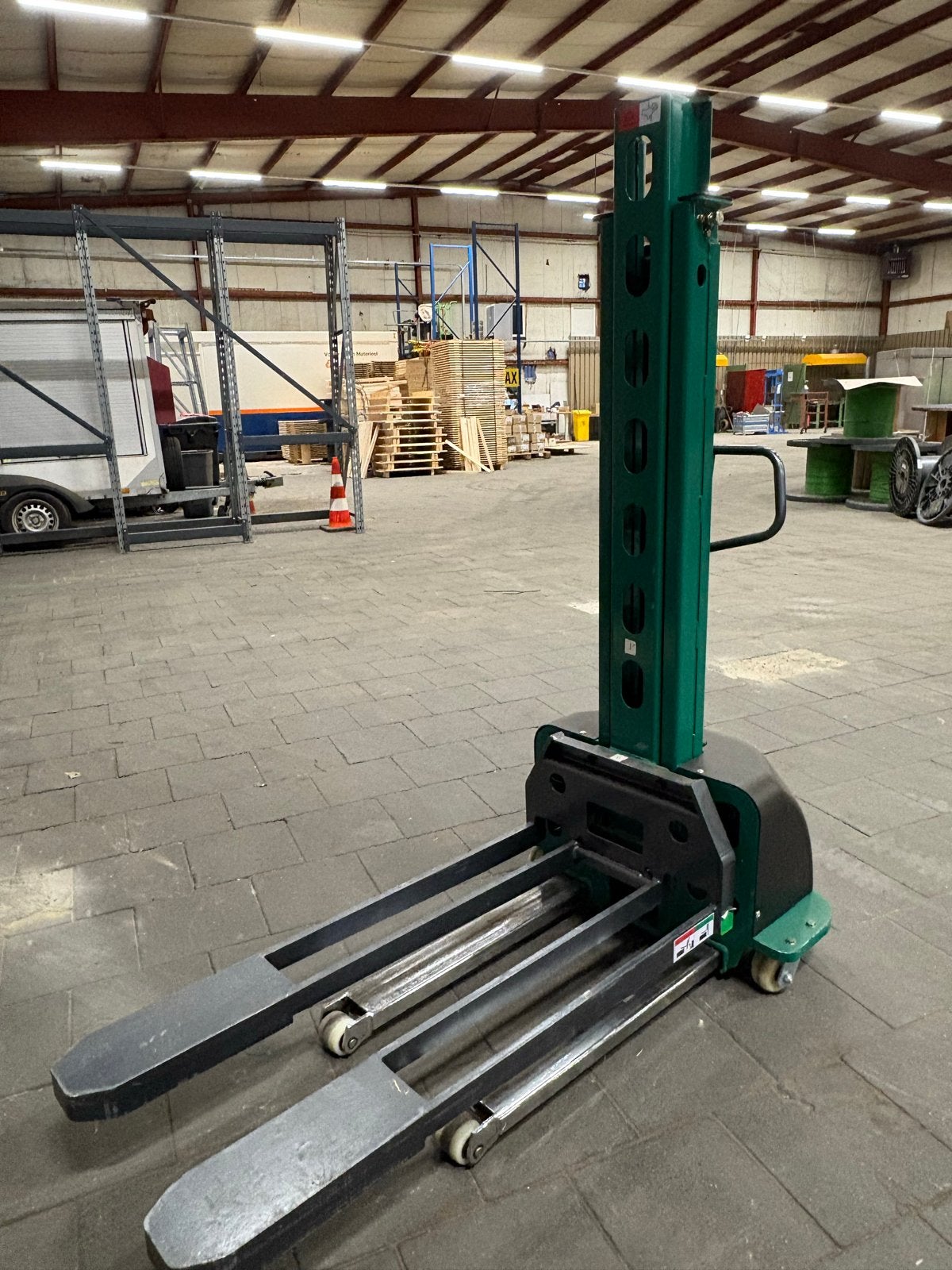 Gloednieuwe Jungwille Stapelaar - Elektrisch, 500 kg, Tot 1000 kg, Ophalen, Elektrisch, Stapelaar