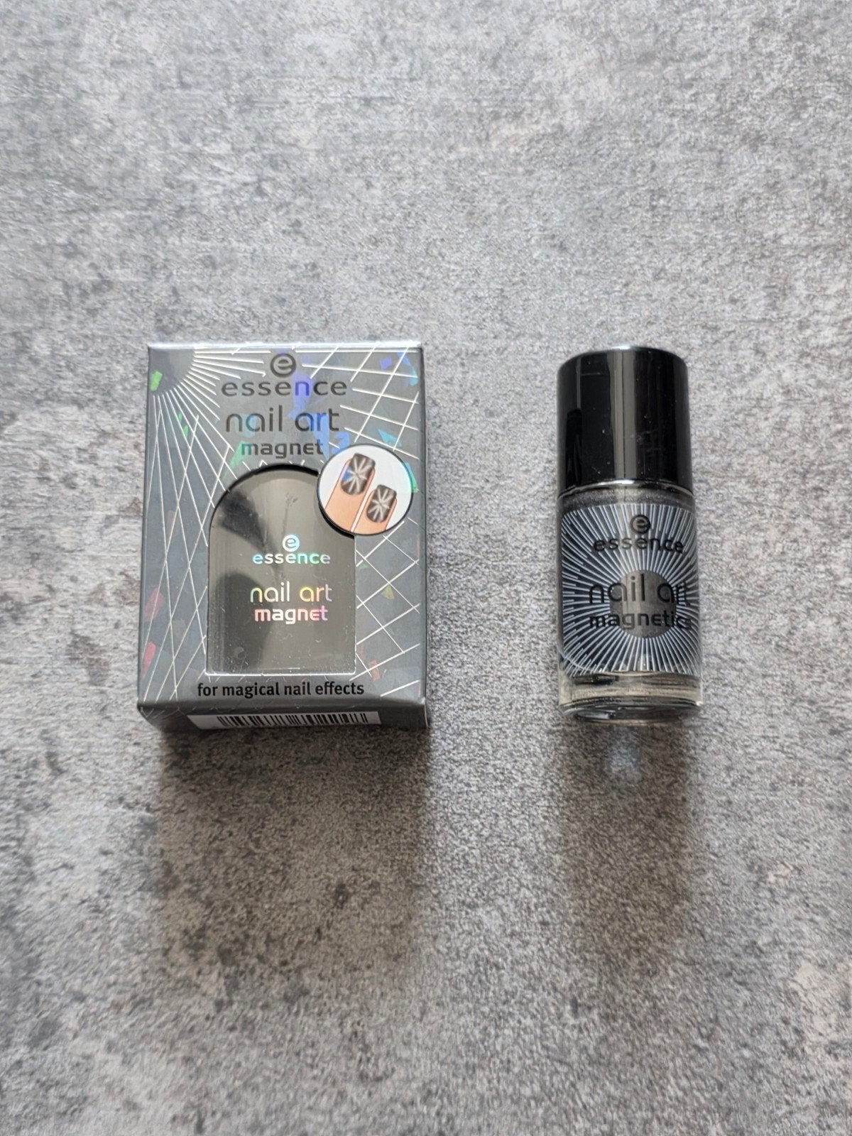 Essence nail art magnetics nagellak met magneet, Ophalen of Verzenden, Zo goed als nieuw, Grijs, Handen en Nagels