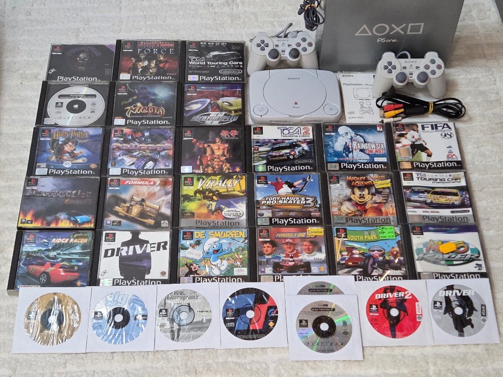 Playstation 1 + 31 Games + Doos + 2 Controllers, Spelcomputers en Games, Spelcomputers | Sony PlayStation 1, Ophalen, Zo goed als nieuw