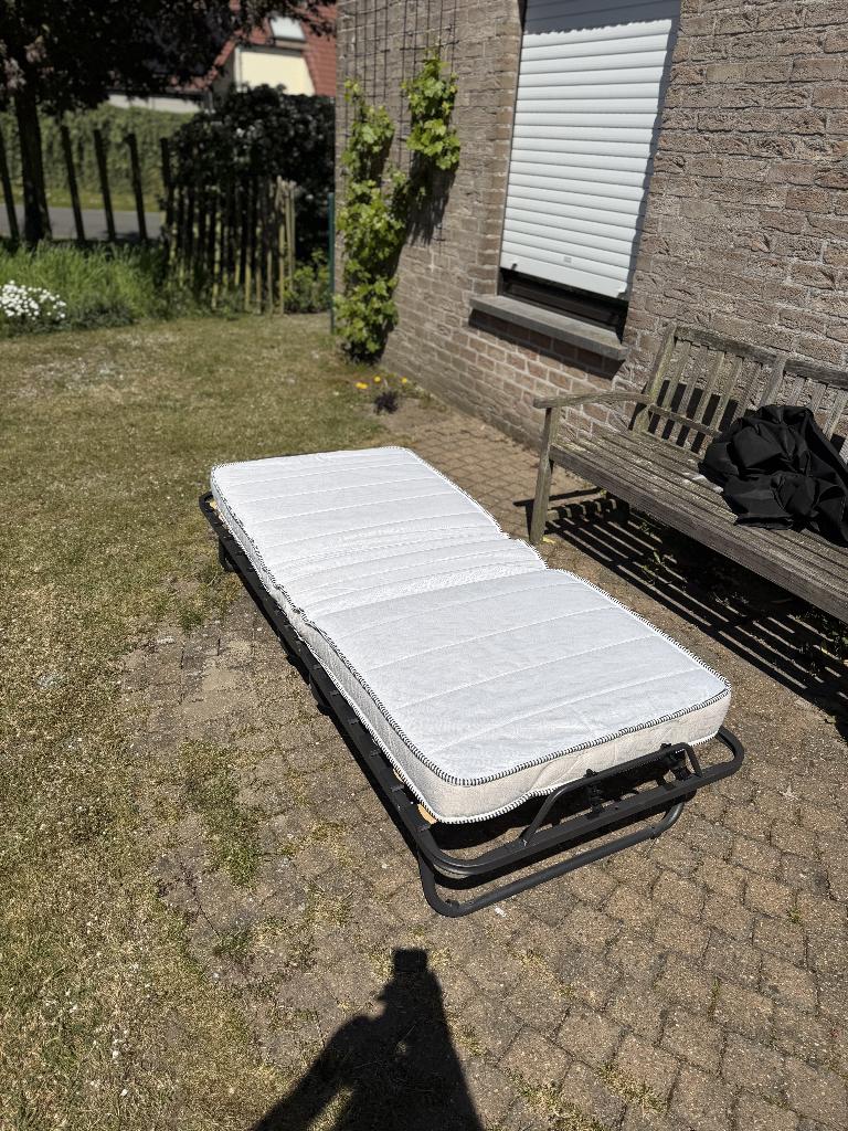 opklapbaar eenpersoons logeerbed, Ophalen, 90 cm, Eenpersoons, Zo goed als nieuw