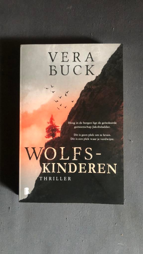 Vera Buck - Wolfskinderen, Ophalen of Verzenden, Zo goed als nieuw, Vera Buck