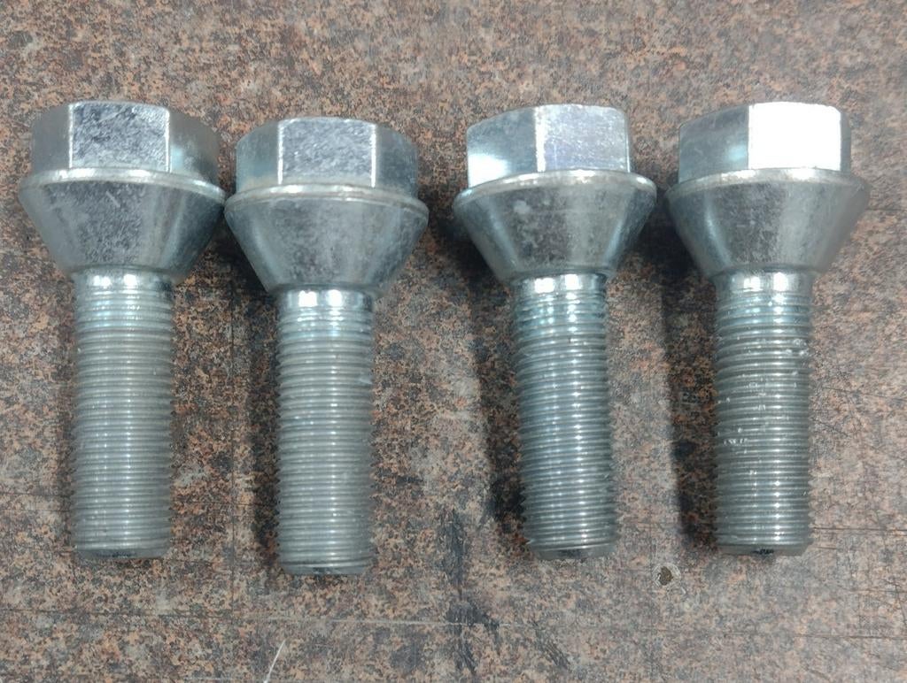 Set van 4 nieuwe wielbouten, Auto-onderdelen, Klein materiaal, Ophalen of Verzenden, Gebruikt, Universele onderdelen