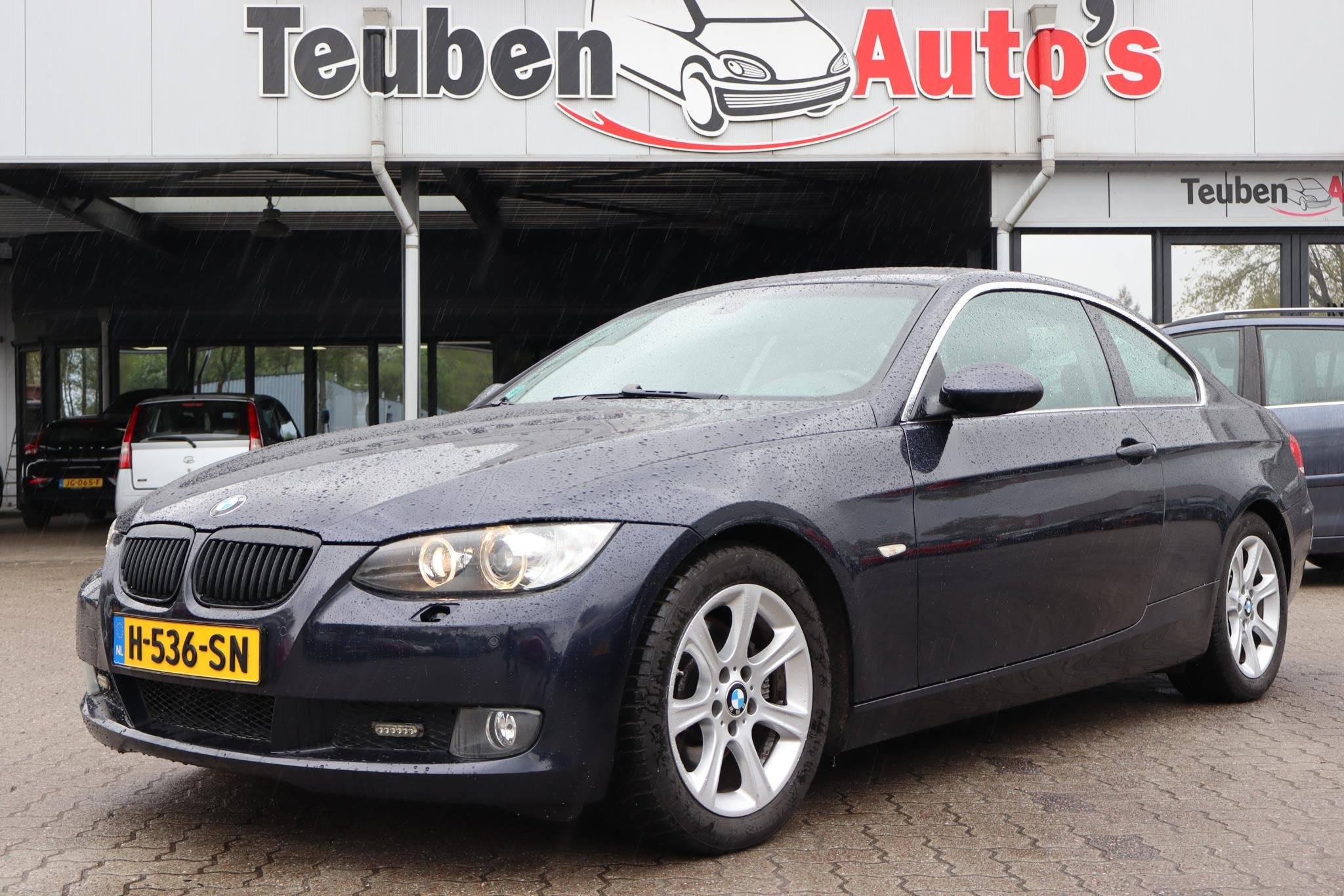 BMW 3-serie Coupé 325i | Handbak | Lederen bekleding | Clim, Auto's, Achterwielaandrijving, Gebruikt, Zwart, Handgeschakeld