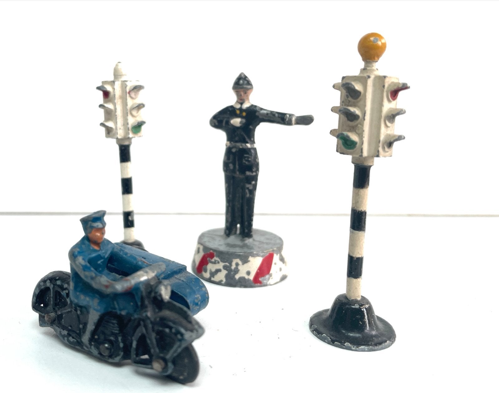 Vintage Dinky toys Politieagent, Motor en Verkeerslicht, Ophalen of Verzenden