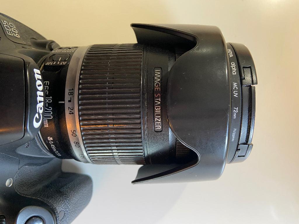 Canon EFS 18-200 inclusief zonnekap, Ophalen, Zo goed als nieuw, Telelens
