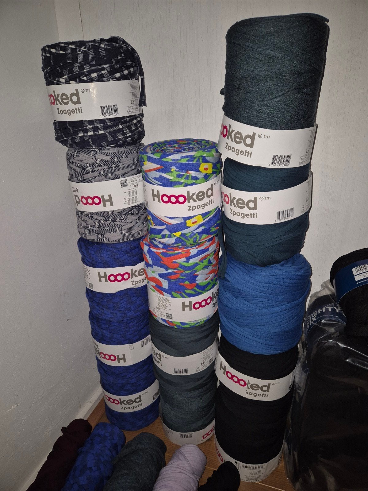 14 Hoooked Zpagetti t-shirt stof + zak zwarte t-shirt garen, Ophalen of Verzenden, Nieuw, Breien of Haken, Wol of Garen