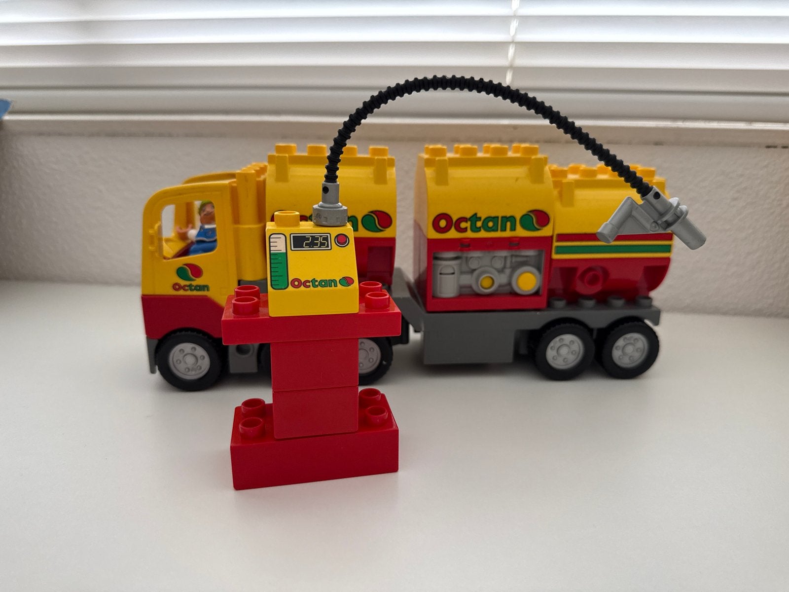 LEGO Duplo Octan Tankwagen (5605) met pomp en figuur, Ophalen of Verzenden, Gebruikt, Overige merken