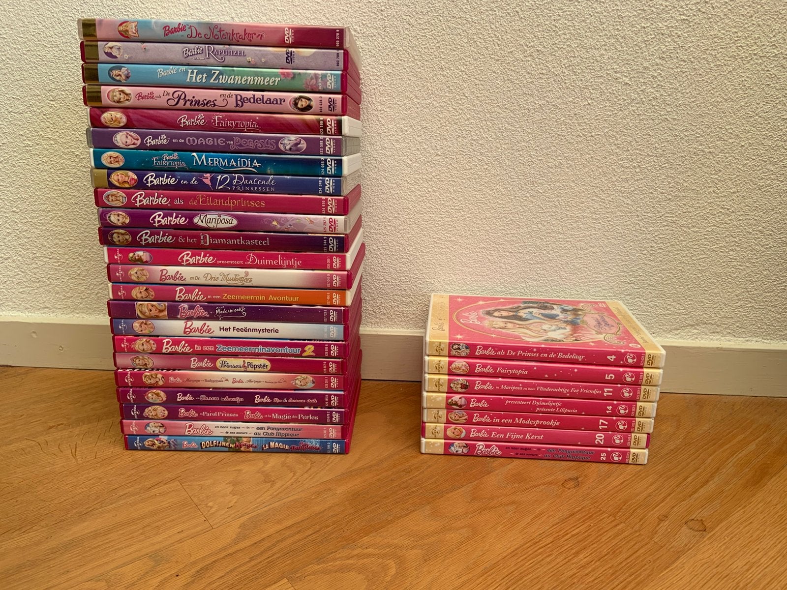 Barbie DVD’S 30 stuks, Poppen, Ophalen of Verzenden, Zo goed als nieuw, Vanaf 6 jaar