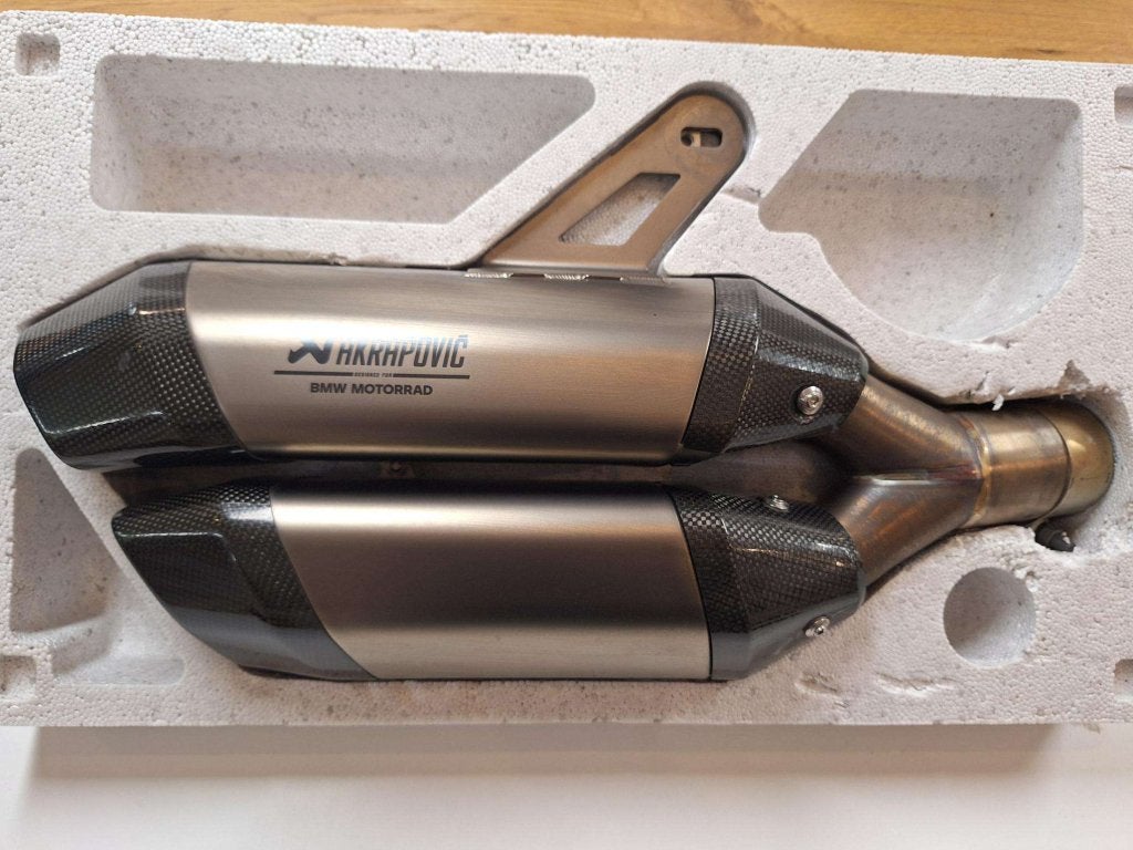 Akrapovic Originele BMW achterste uitlaatdemper R 1300GS/GSA, BMW Nederland B.V., Ophalen of Verzenden, Zo goed als nieuw, Einsteinlaan 5 2289 CC Rijswijk