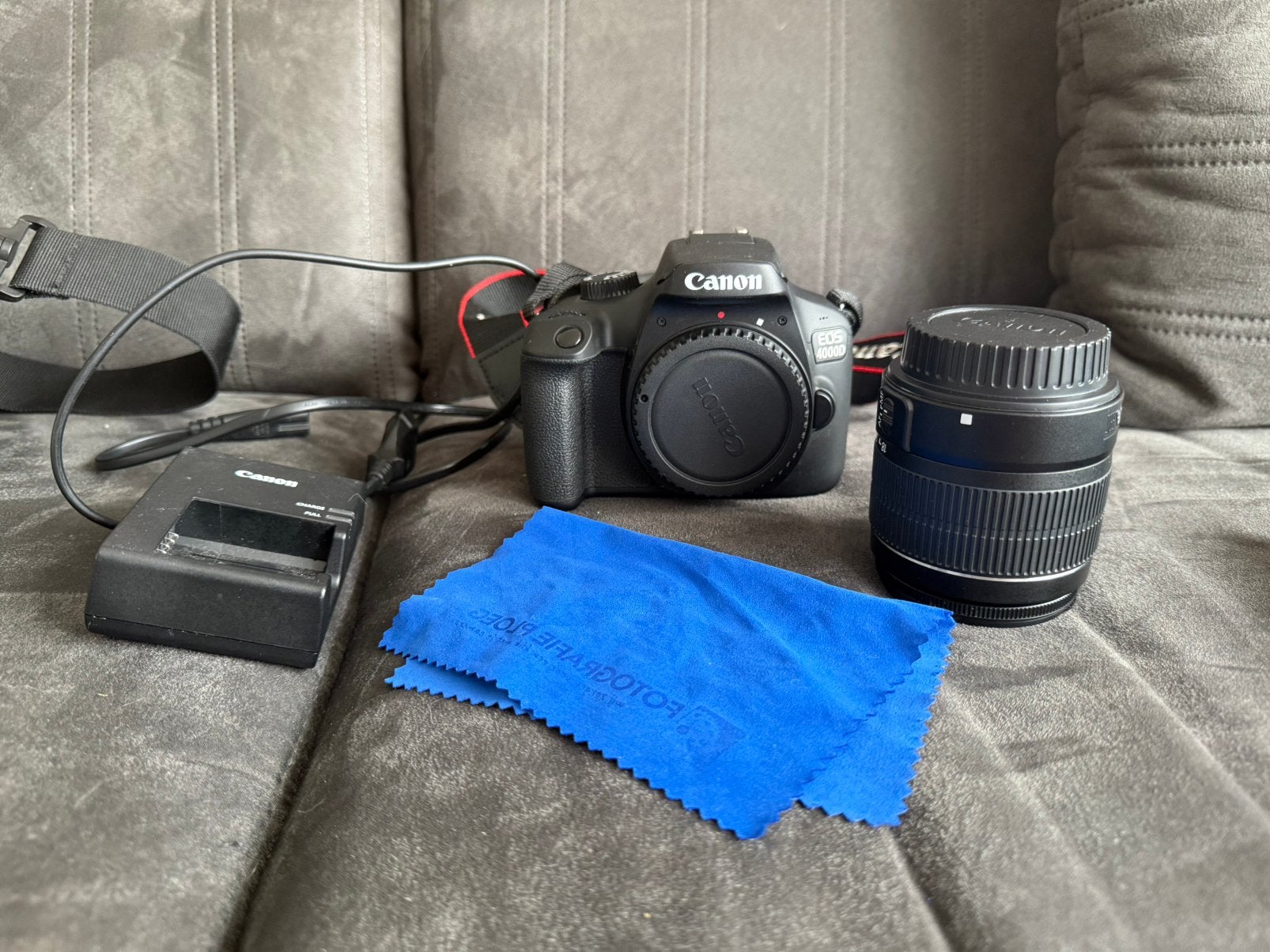 Canon EOS 4000D, Op accu, Overige typen, Ophalen of Verzenden, Zo goed als nieuw