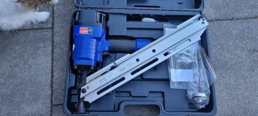 Pneumatische Spijkerpistool tot 90mm, Ophalen, Zo goed als nieuw