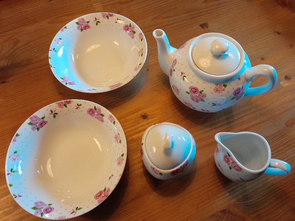 theeservies met bloemmotief, Huis en Inrichting, Keuken | Servies, Ophalen, Gebruikt, Overige merken, Aardewerk