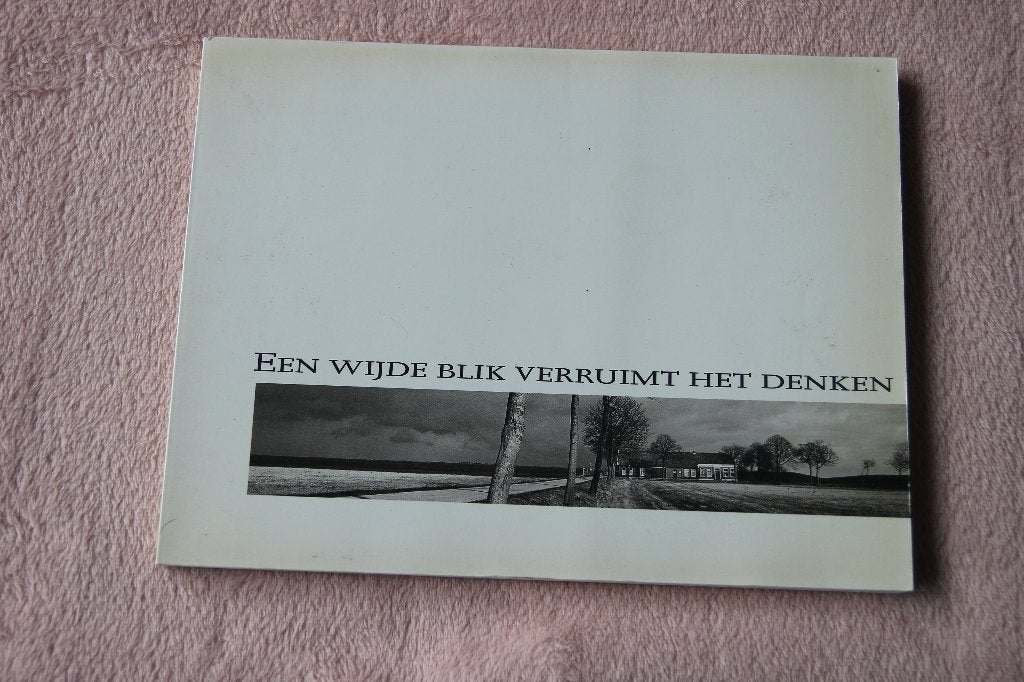 Een wijde blik verruimt het denken., Ophalen of Verzenden, Gelezen
