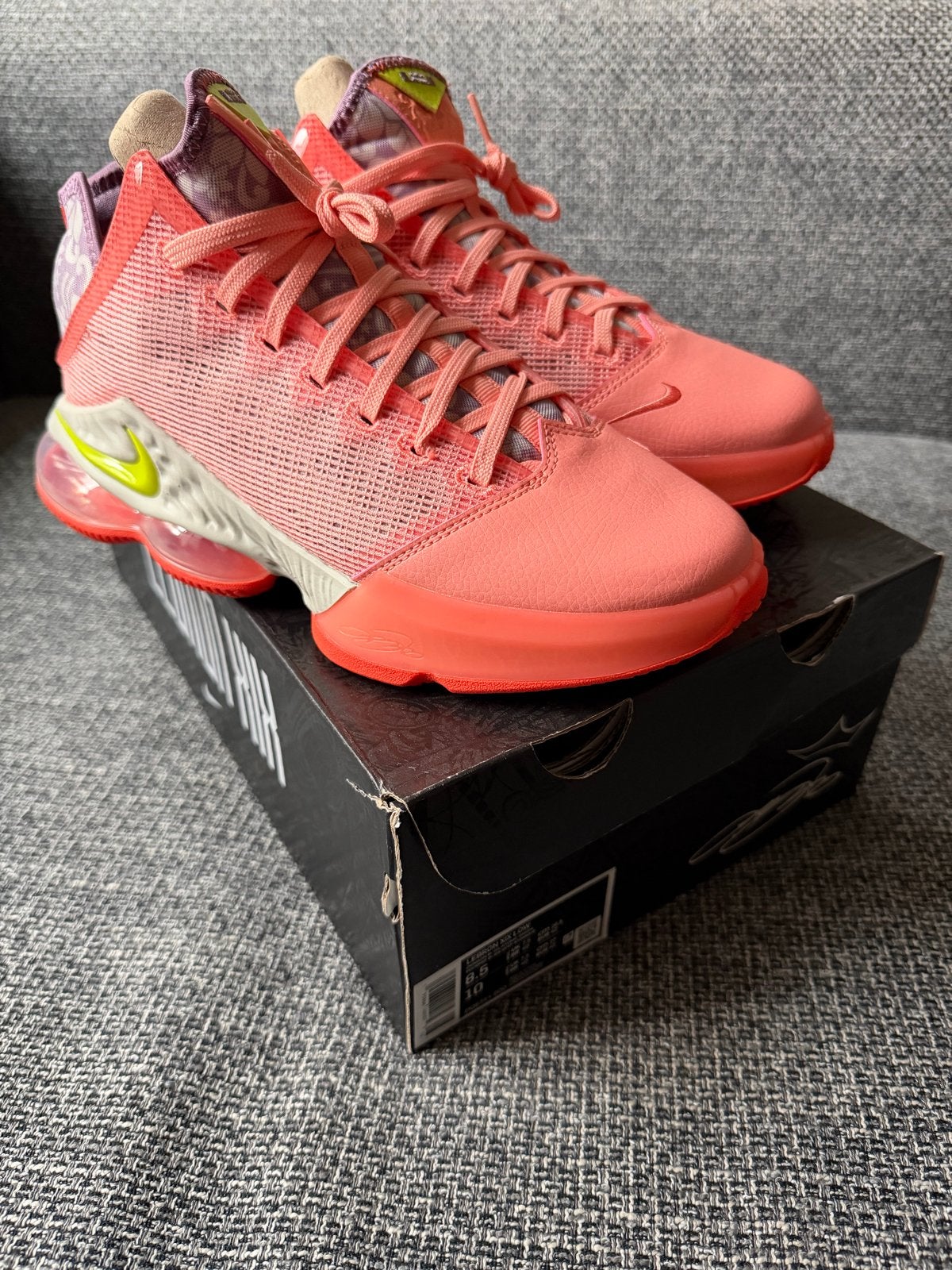 Nike Lebron XIX Low - Maat 42 (US 8.5) - Nieuw in doos, Overige kleuren, Nieuw, Ophalen of Verzenden, Sneakers of Gympen