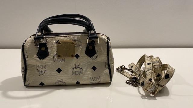 MCM witte kleine crossbody handtas, Sieraden, Tassen en Uiterlijk, Tassen | Damestassen, Ophalen of Verzenden, Gebruikt, Wit, Handtas