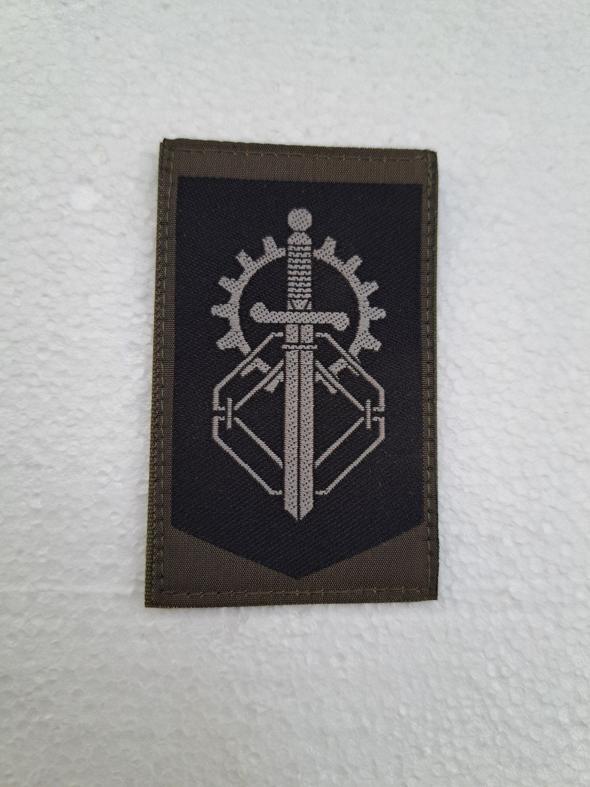 Mouw embleem Materieellogistiek Commando, Verzamelen, Ophalen of Verzenden, Landmacht, Nederland, Embleem of Badge