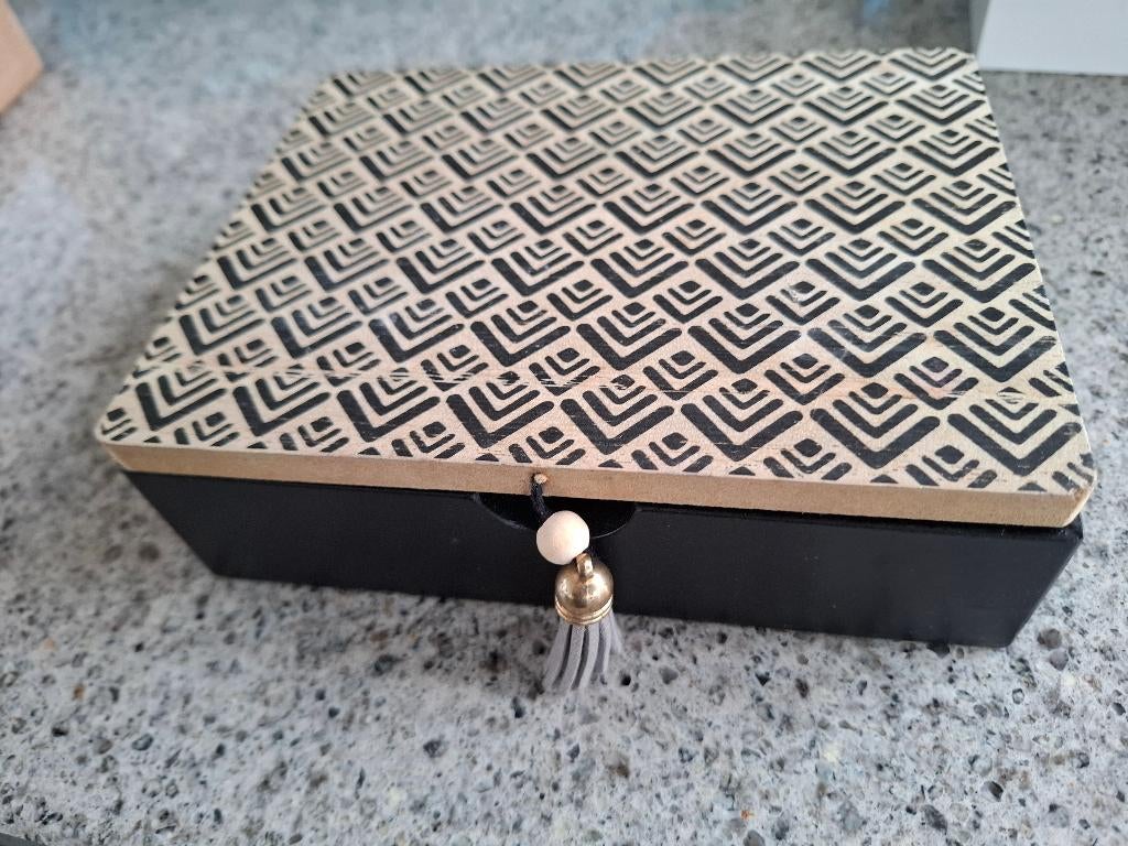 HOUTEN KISTJE BV. VOOR JUWELEN, Ophalen of Verzenden, Gebruikt