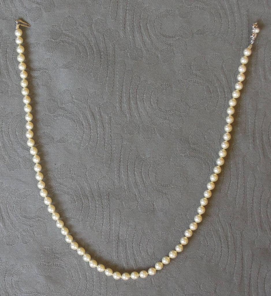 Nr RR53B: Middellange parelketting, Overige materialen, Gebruikt, Wit, Tweedehands onbekend.
