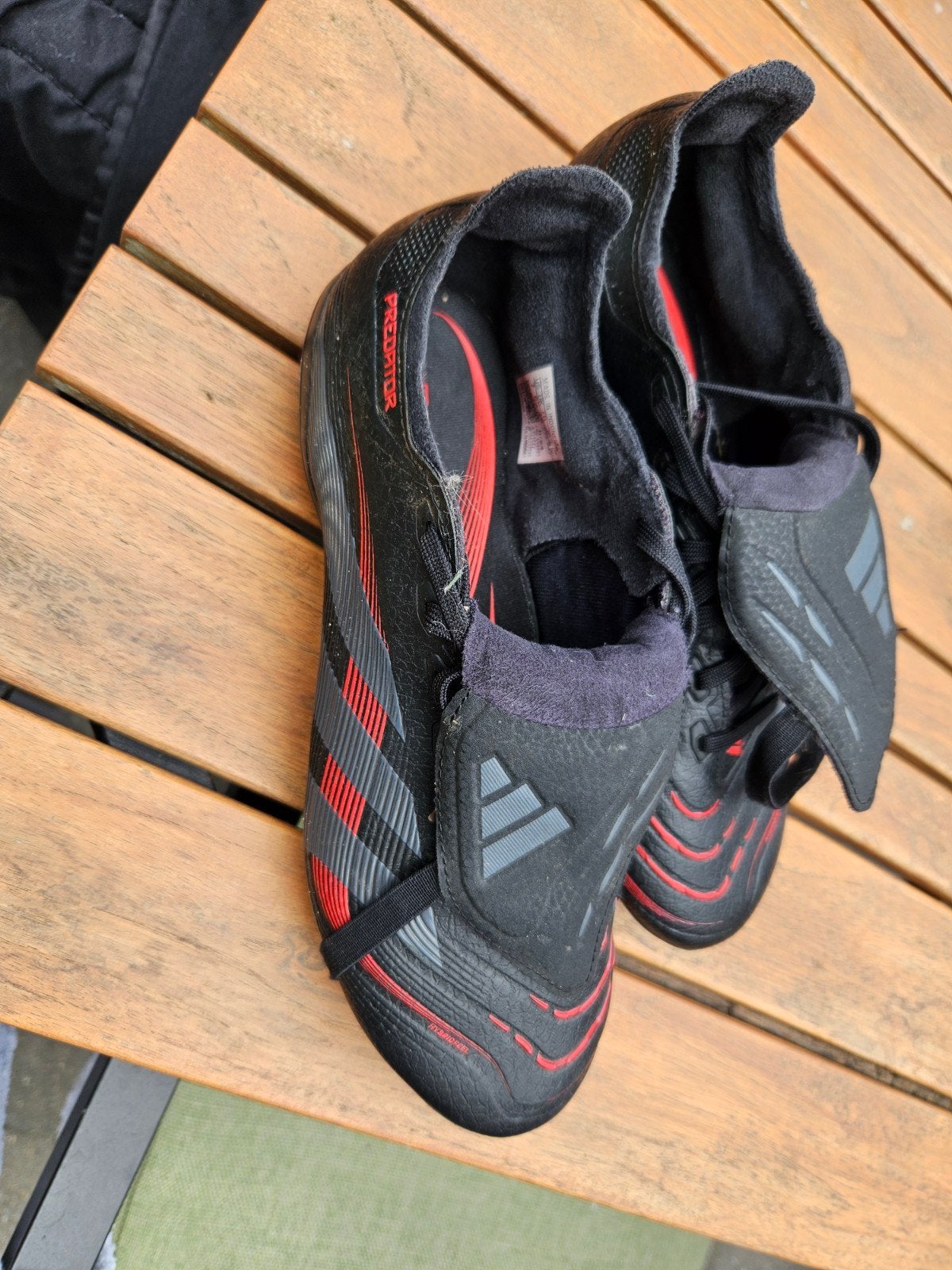 Adidas Predator voetbalschoenen - Maat 40 2/3, Sport en Fitness, Voetbal, Ophalen of Verzenden, Zo goed als nieuw, Schoenen