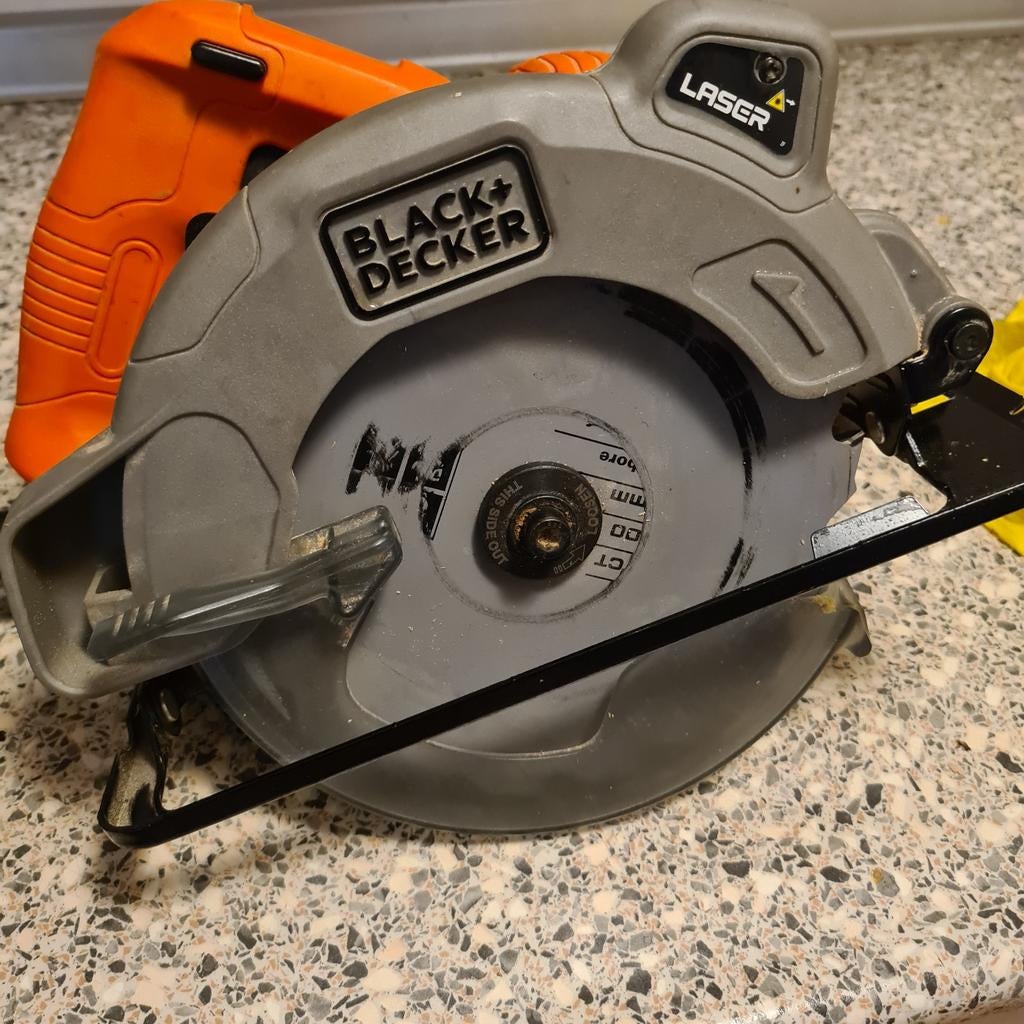 5keer gebruikt Black en Decker cirkelzaag met laser, Ophalen of Verzenden