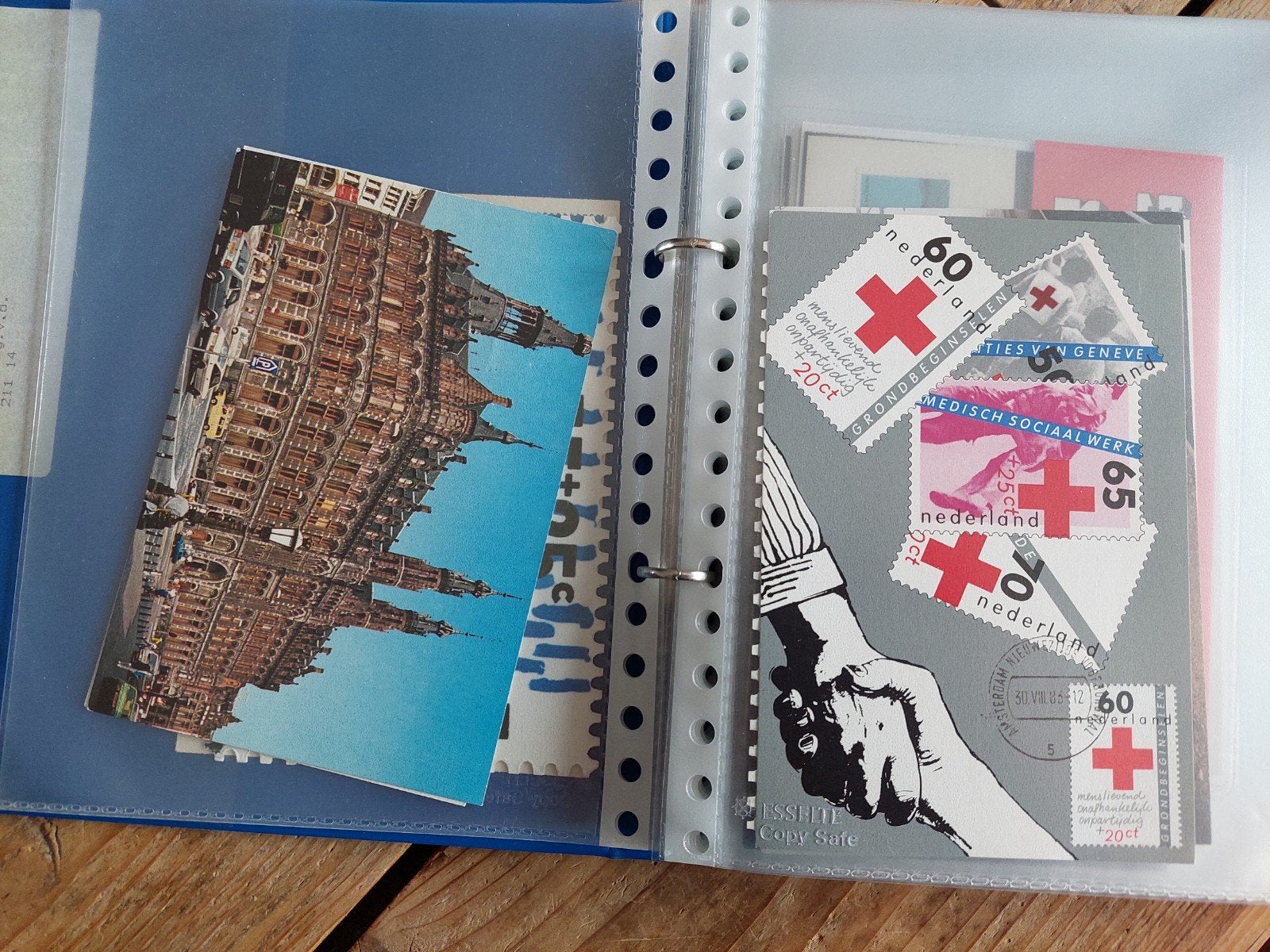Mapje met eerste dag enveloppen ed. 1981-1984, Postzegels en Munten, Ophalen of Verzenden