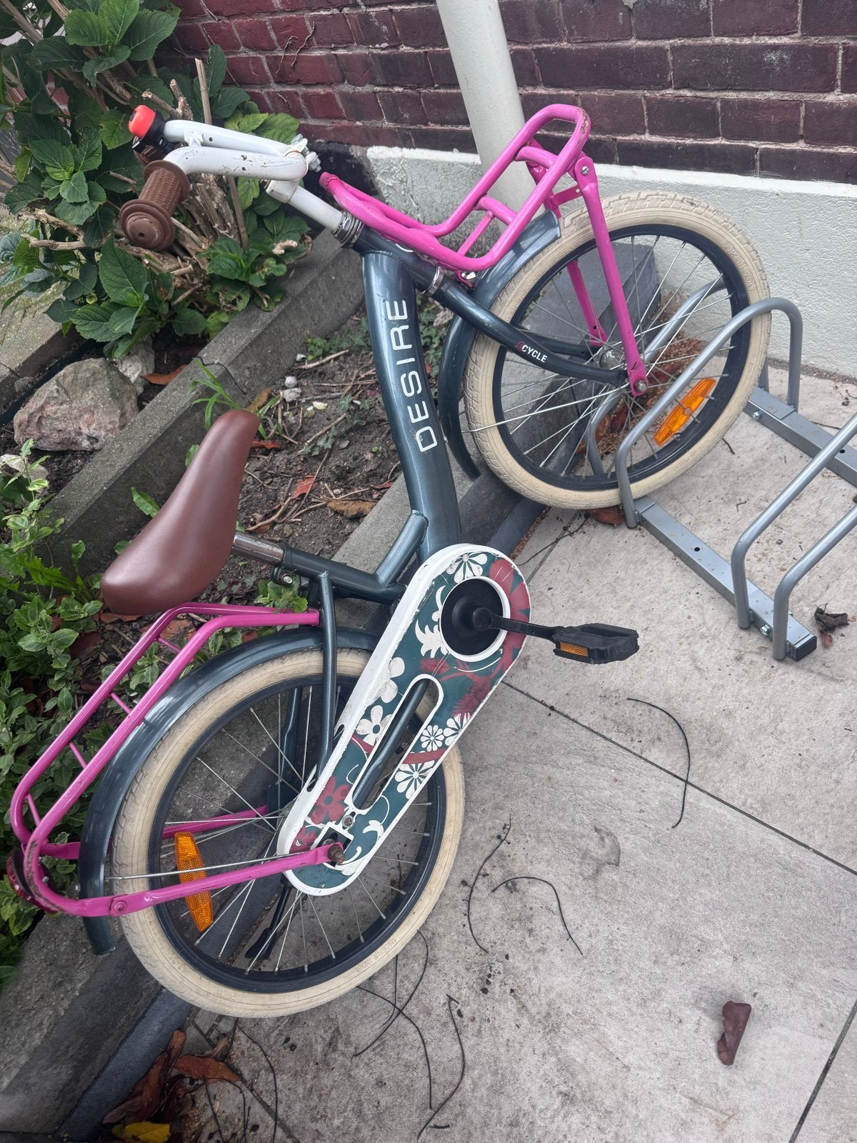 Kinderfiets Desire Cycle - Grijs/Roze met Bloemenprint, Fietsen en Brommers, Ophalen, Gebruikt, Terugtraprem, 20 inch of meer