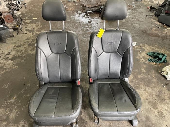 Voorstoelen links + rechts van een Ssang Yong Rexton, Auto-onderdelen, Interieur en Bekleding, Gebruikt, -, -, Ophalen of Verzenden